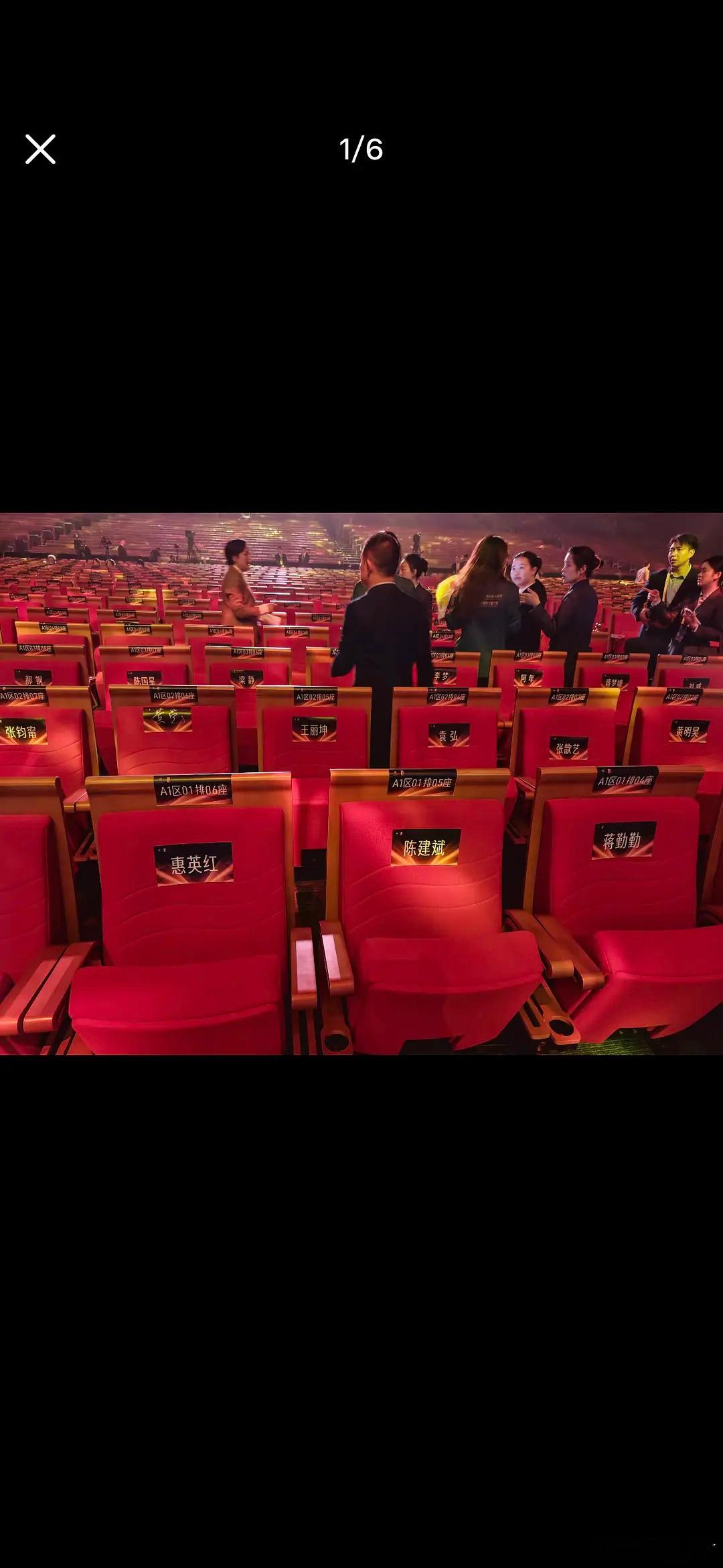 袁弘好像离大鹏最近呐，难道我这次要奶中