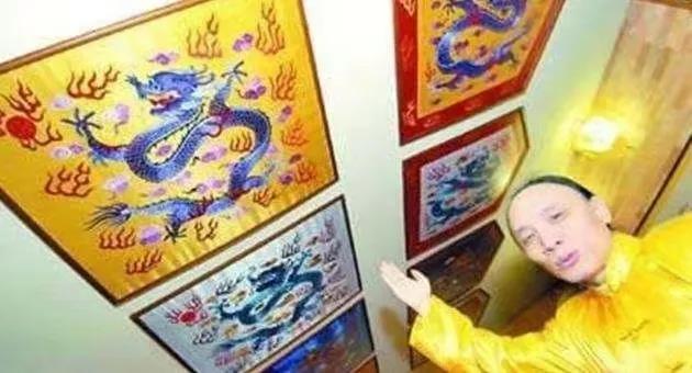 2005年，广州火车站，一男子自称是多尔衮十世孙，非要搞“特权”。然而，被工作人