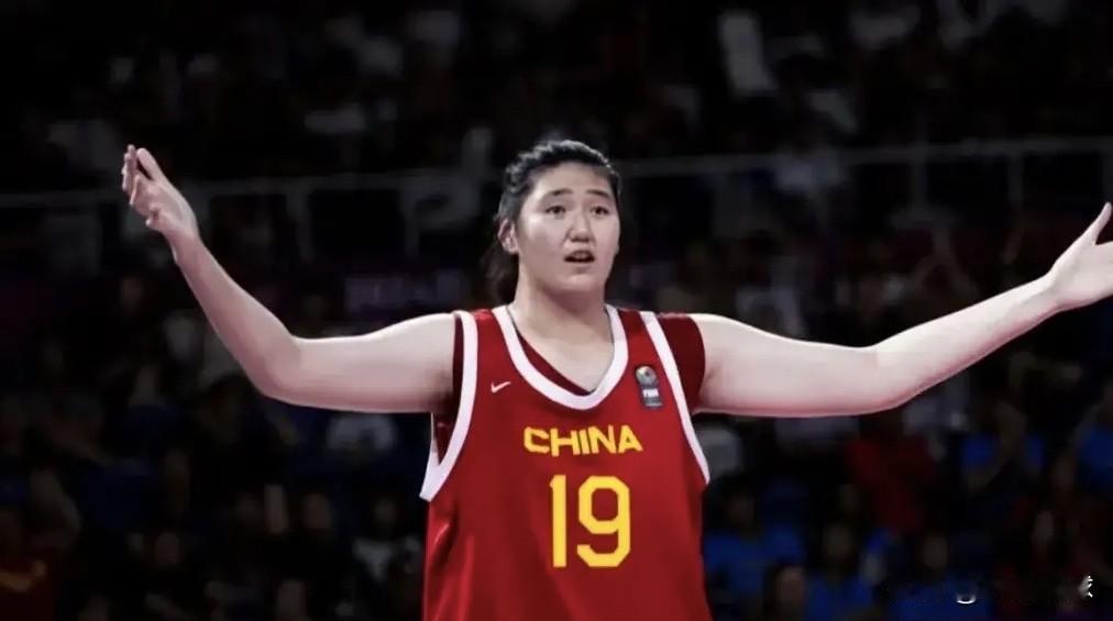 中国女篮67分狂屠波黑创5大奇迹！18岁天才14分钟轰16+7，8000人见证双塔碾压