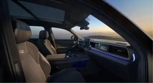 途昂Pro2026款人机共驾新境界，大空间与高科技完美融合步入车内，真三排布