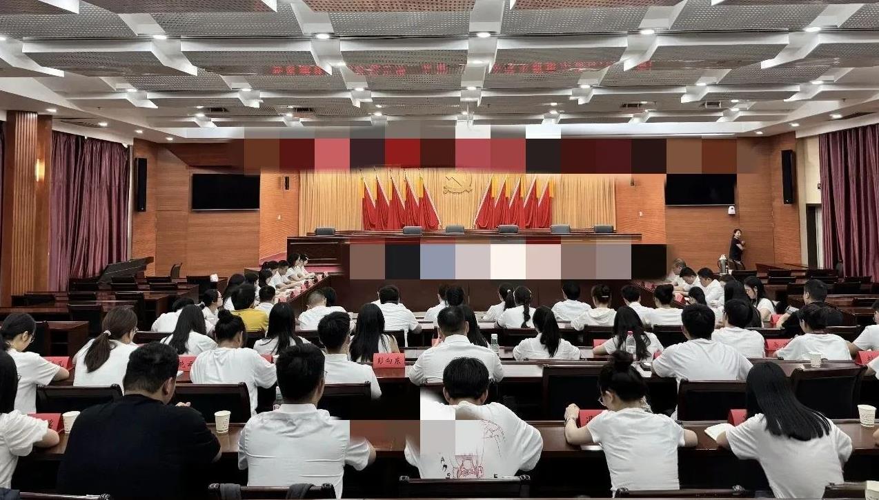 所谓“冰箱式”干部，就是指“不发声、不发热、不变质”的一些领导干部。“冰箱式”干