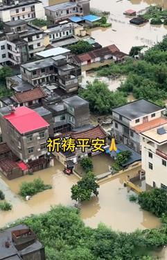 福建莆田暴雨一早上塌了4座房子受台风“沙德尔”残余环流与冷空气共同作用福建莆