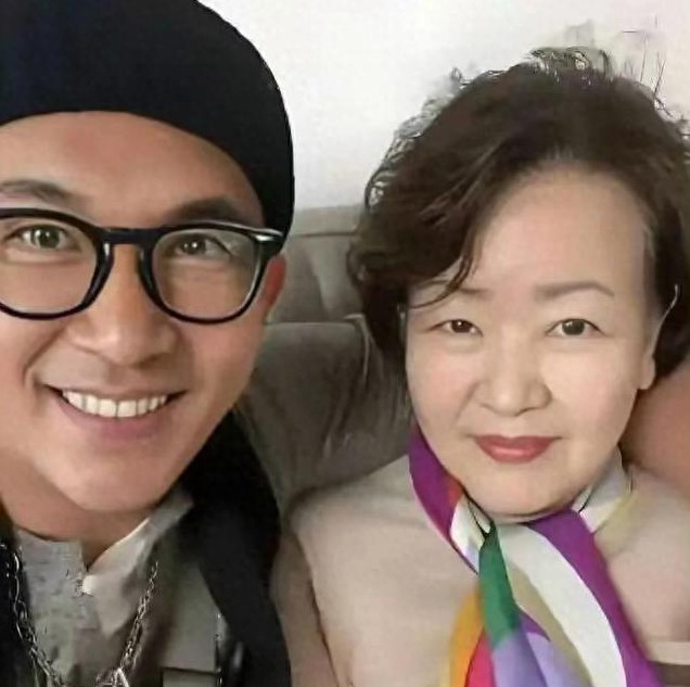 婆媳关系微妙!大S在日本火化时,具俊晔的妈妈也在