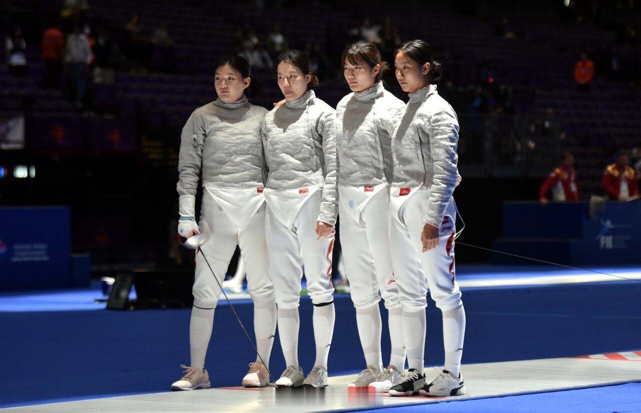 中国女子佩剑世锦赛银牌2026击剑世锦赛女子佩剑团体决赛，由潘其妙、饶雪怡、张心