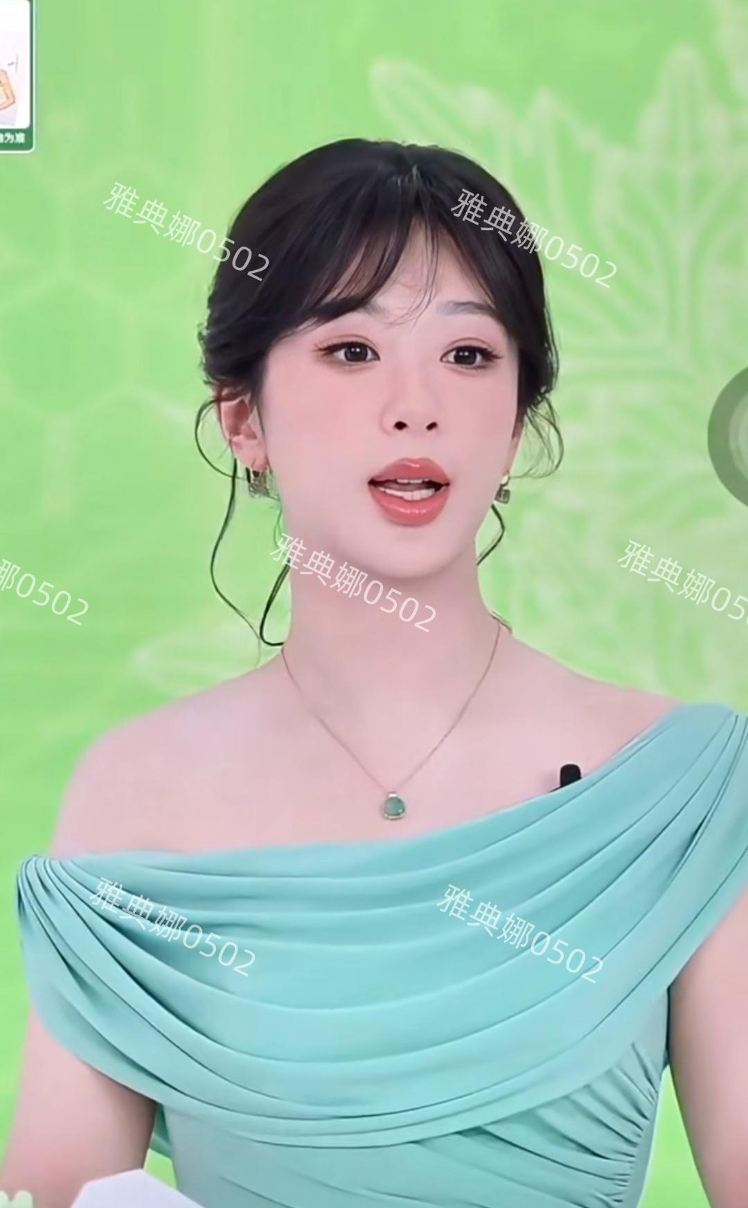 杨紫的美商真令人堪忧，这种韩式的嘟嘟厚嘴唇根本不适合她，把本来就不够立体的五官