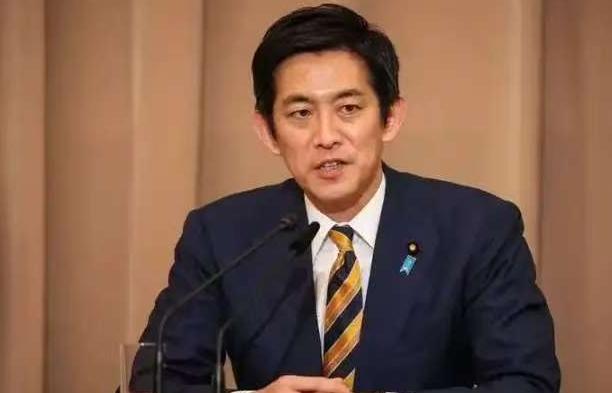 高市刚凉，两大狠角就赶着抢班夺权，结局实在太讽刺。 万万没想到，高市早苗前阵