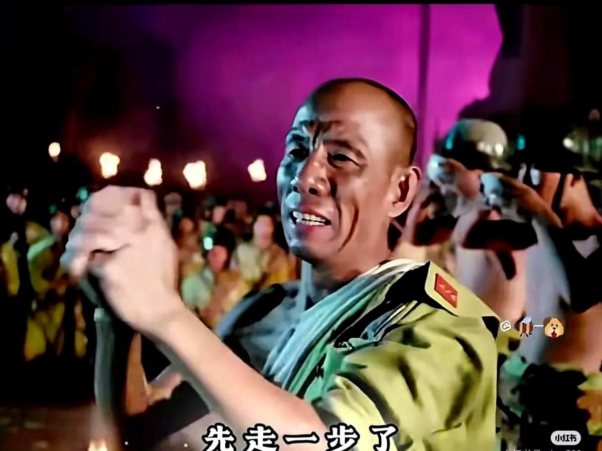 剃光了头，瘦了一大圈，魏宗万老师用这种方式和大家告别。三个月前，他把老友唐国