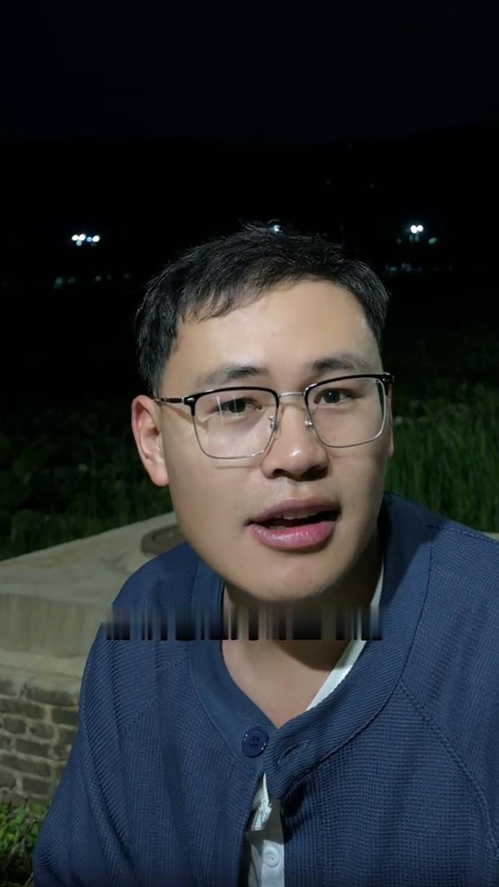 自豪吧高考。你就自豪吧！各位考生，你的高考试卷保密等级和核武器是一样的，运钞车