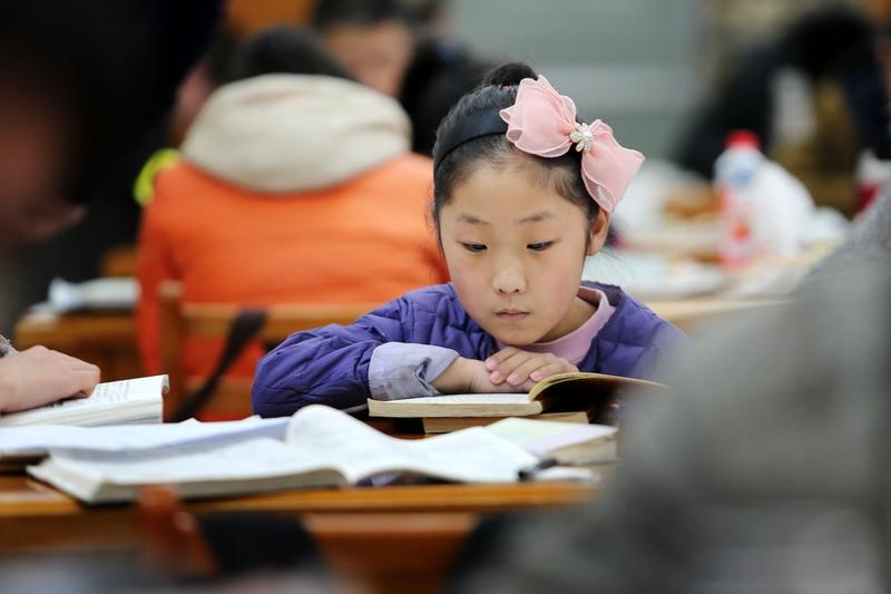 一个真正有意义的寒假，不在于日程被填得多满，而在于孩子能否在休息、探索和亲子陪伴