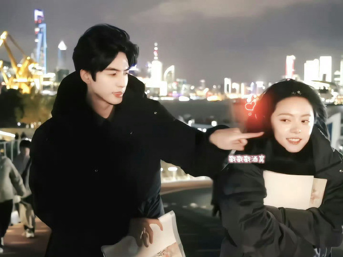 《骄阳似我》剧组有庆功宴宋威龙、赵今麦还有双人商务