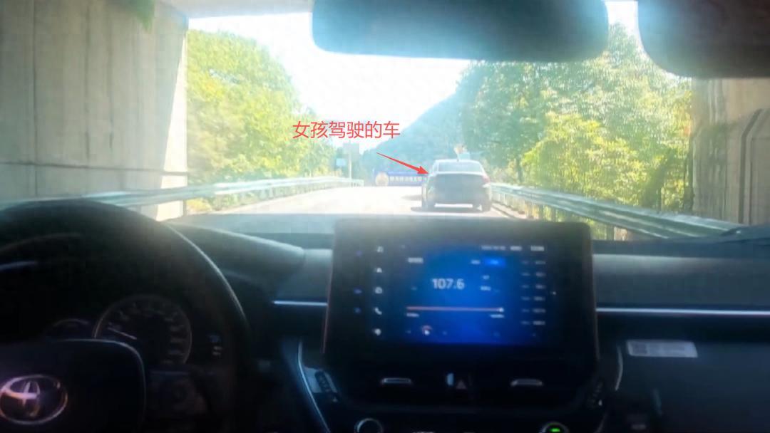 “就为100块钱？”湖南益阳，一15岁女孩被继母怀疑偷拿家里100元，凌晨赌气拿