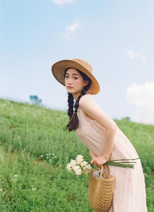 一个人拍摄写真照，8个要点要学会，自然上镜，拍出满满的表现力一个人拍写真，真