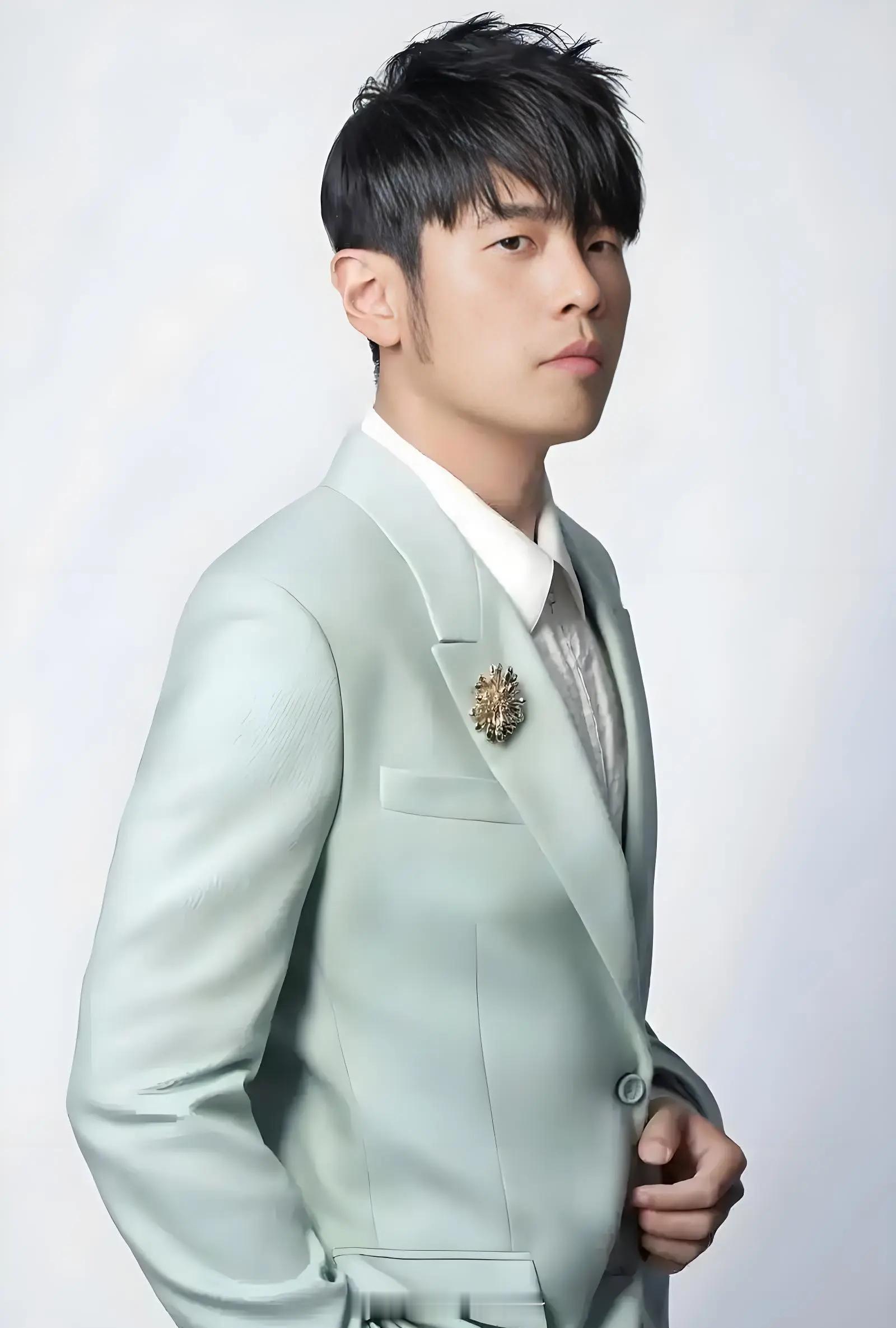 周杰伦说想尝试快闪演唱会周杰伦近日受访时表示：“我想做快闪演唱会。这其实是身体