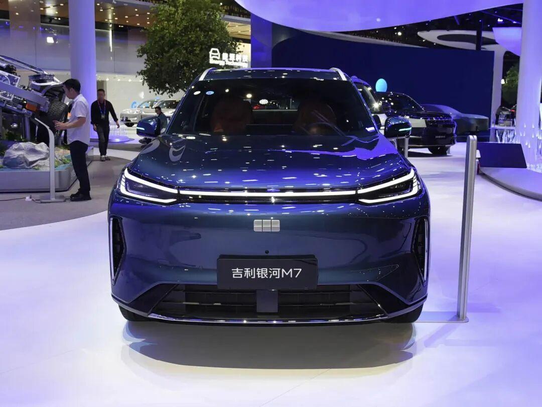 吉利银河M7上市，插混SUV新选择！吉利银河M7远航家正式上市，限时10.98