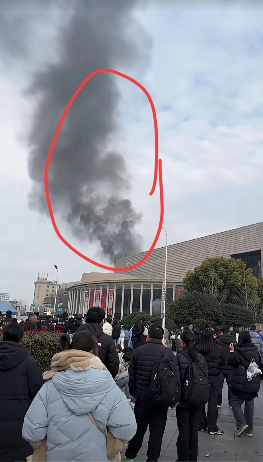 湖北美术馆火灾，网友早有预言！湖北美术馆：我们没事儿，别担心了！专家：