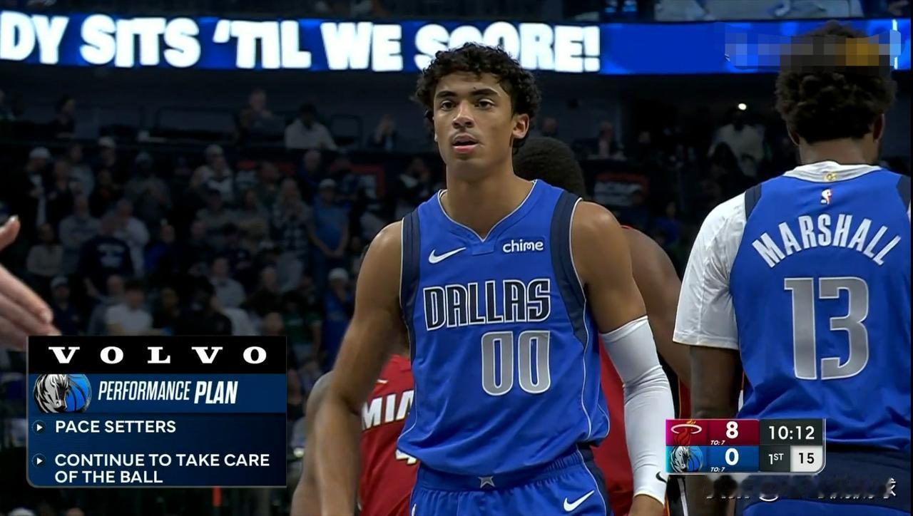 我忍不住要怒批独行侠新星克里斯蒂！在今天独行侠主场以118：108战胜热火的比赛