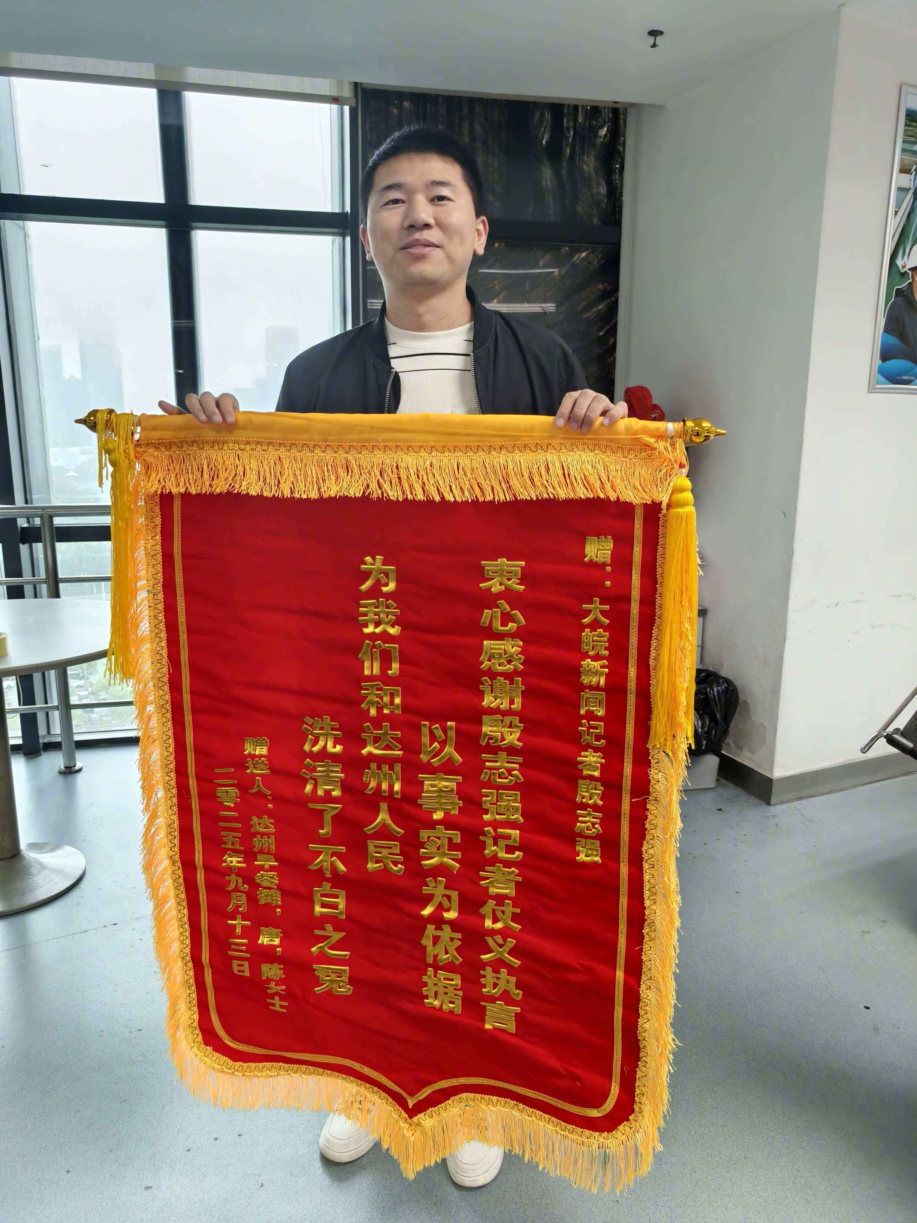 “被网暴的早餐摊”回归烟火气！一场摆拍引发的网暴与救赎
