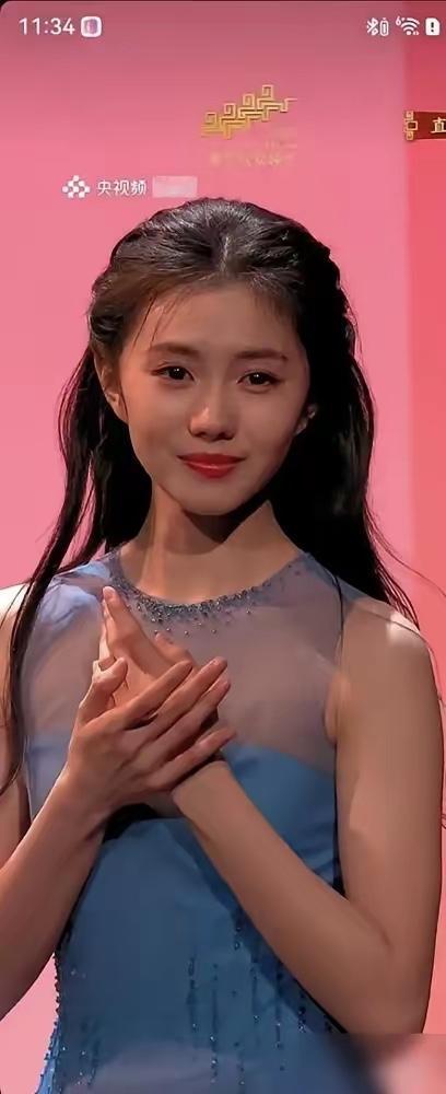 说实在的，现在的任何一个演员都不是凭自己的真本事出名了，靠的是背后的人脉和资本，