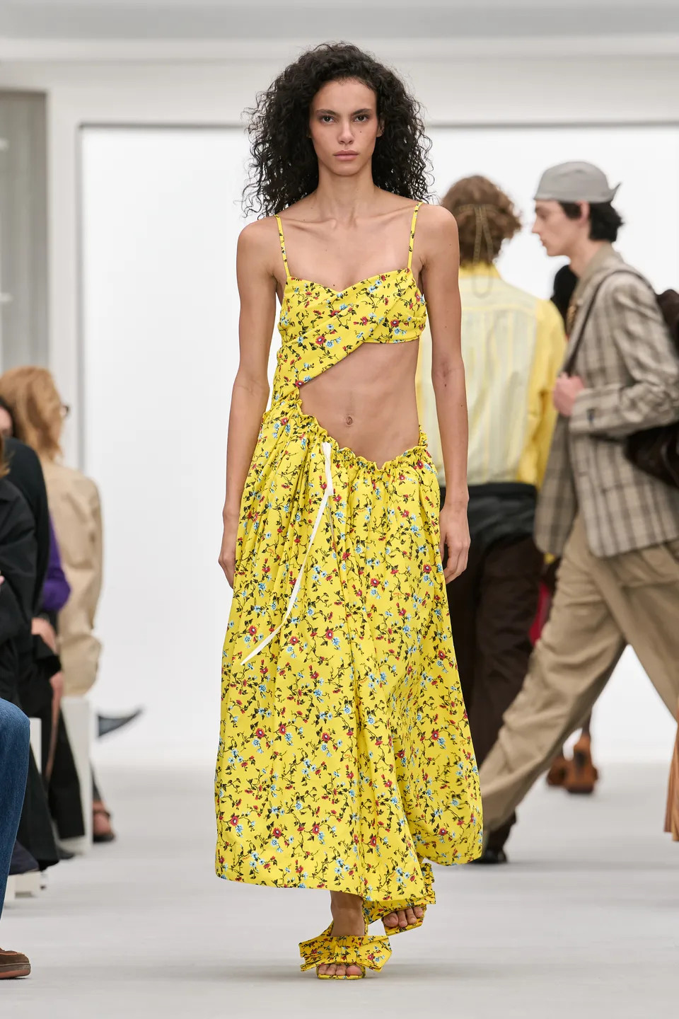 LOEWE这季有点东西时装周罗意威2027春夏时装秀，JackMcCollou