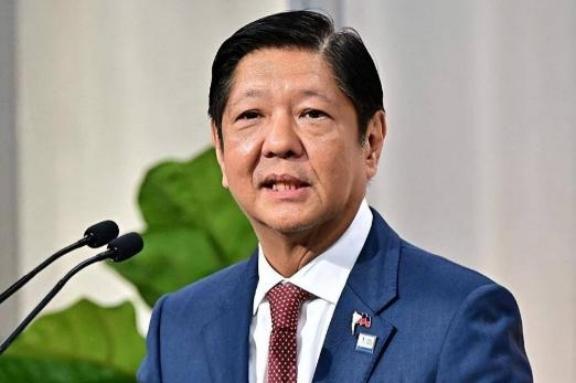 一位美籍华人曾经发文表示：中国不要高看自己，连菲律宾这种小国都敢针对你们，而你们
