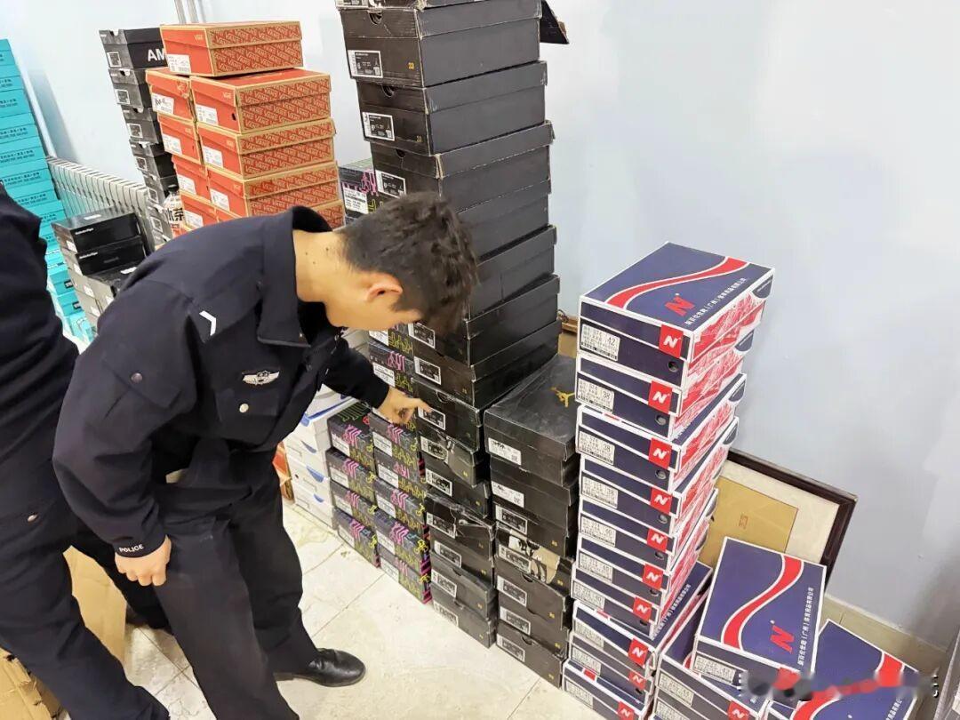 西宁公安破获假冒名牌运动鞋大案，现场收缴运动鞋2400余双！涉案金额高达120万