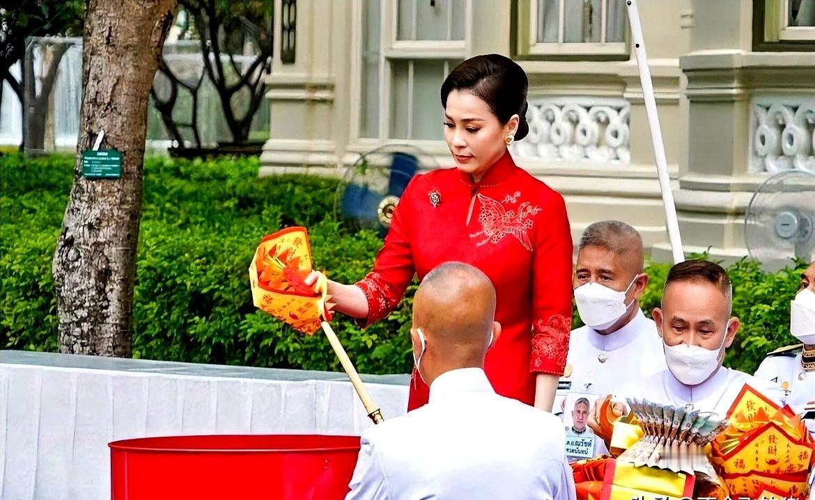 泰王夫妇下个月来中国了。不是啥新闻,但你品,你细品曼谷王朝二百多年,头一回,