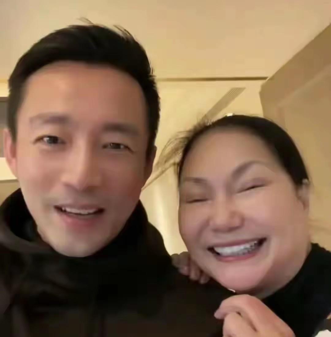 徐家人看似精明，实则愚蠢。之前因为大S离婚再婚的事情，两家关系搞僵了。后来大S