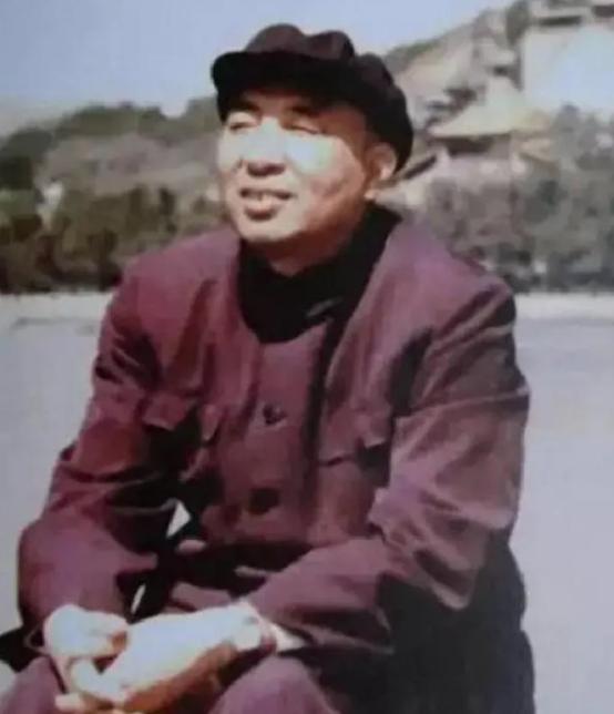 1936年，他放走61名共产党，14年后开国元勋联名寻找代号“OX”，找到他时，