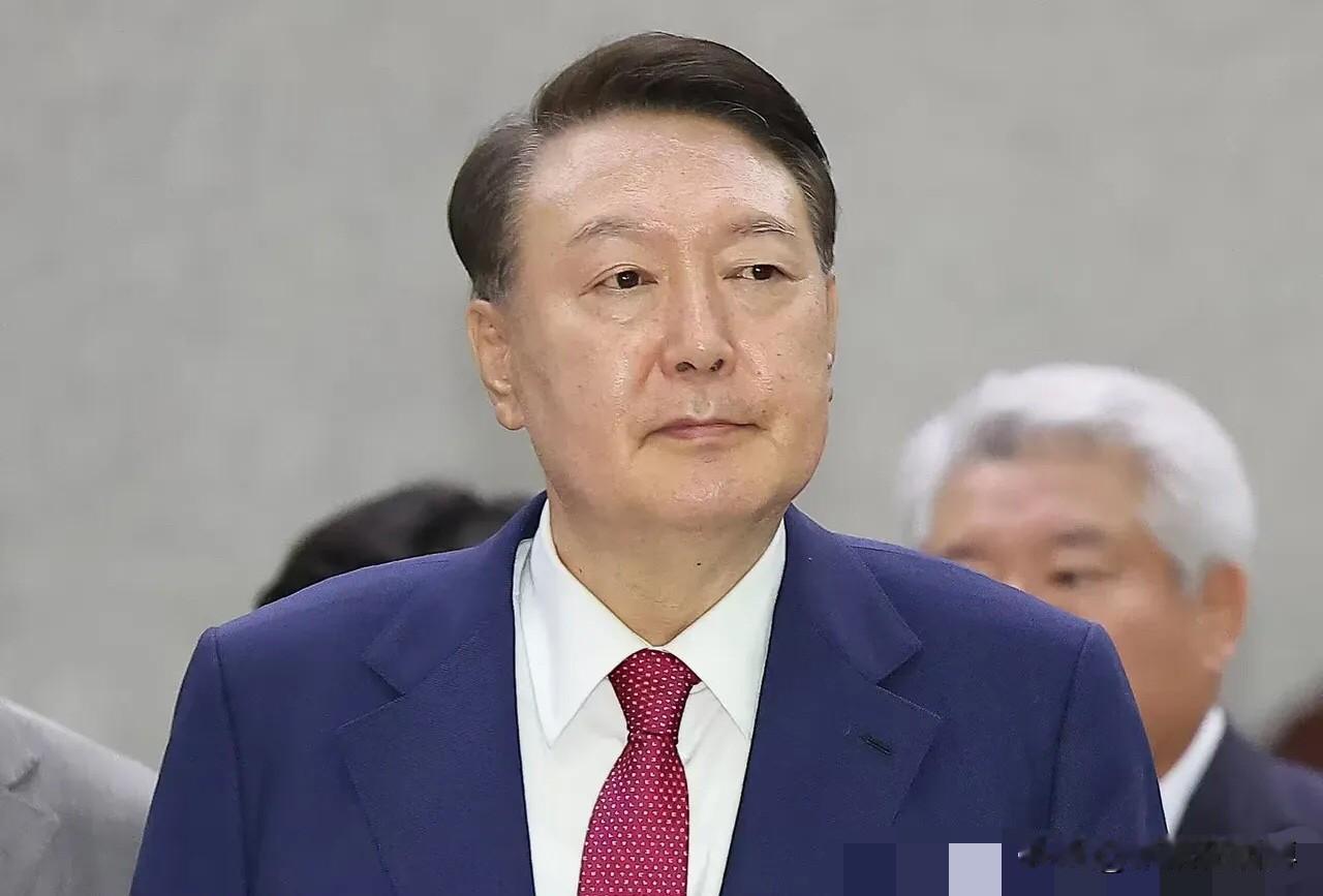 偷鸡不成蚀把米，尹锡悦给自己挖了一个大坑，刚刚韩国传来消息，韩国前总统尹锡悦被吊