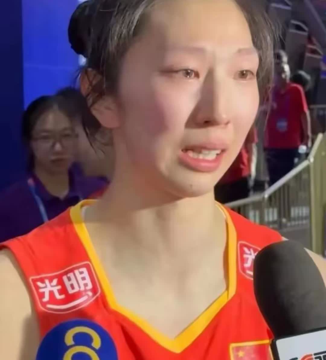 女排2：3遭逆转，输在年轻上正如赛后吴梦洁接受记者采访时说到的“队伍太年轻”