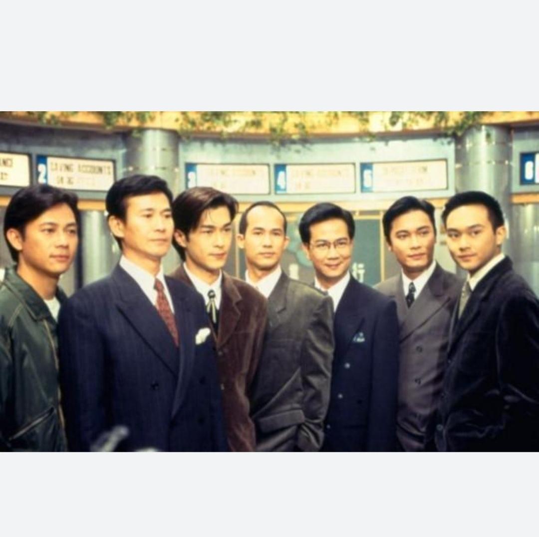 不得不说，早年香港的男演员，几乎人人一身西装，身姿挺拔，精气神十足，吸引人的不只