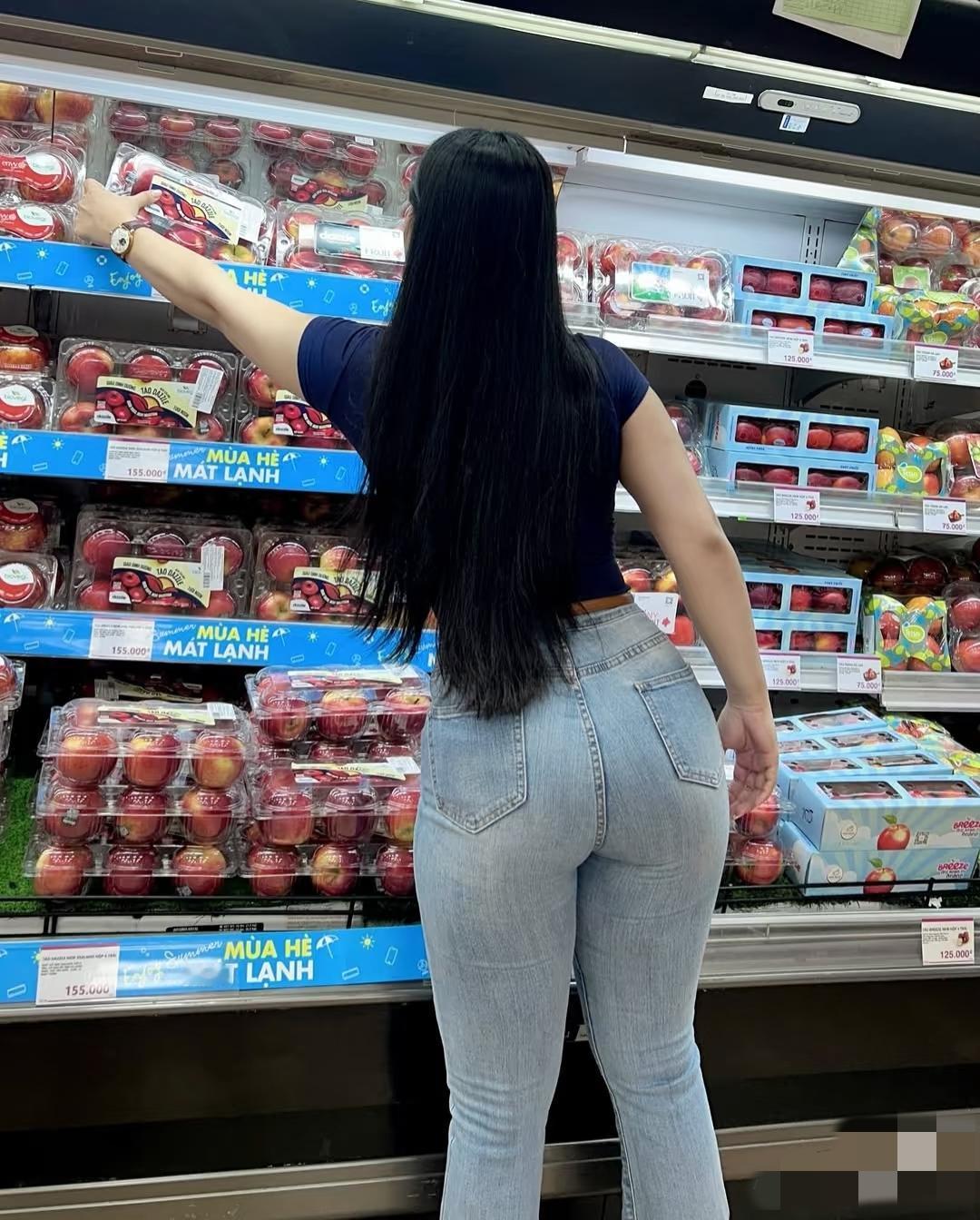 170“肉腿”今天是甜妹穿搭，穿出少女感。为啥这么穿？因为简约就是高级！没有
