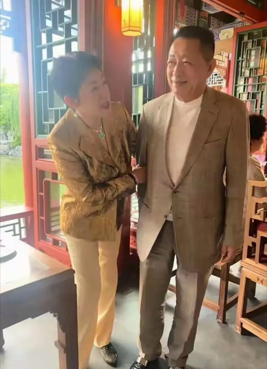汪大爷娶了赵行长这事儿，压根儿就不是什么性格互补那么简单！张兰在直播间那句感谢你
