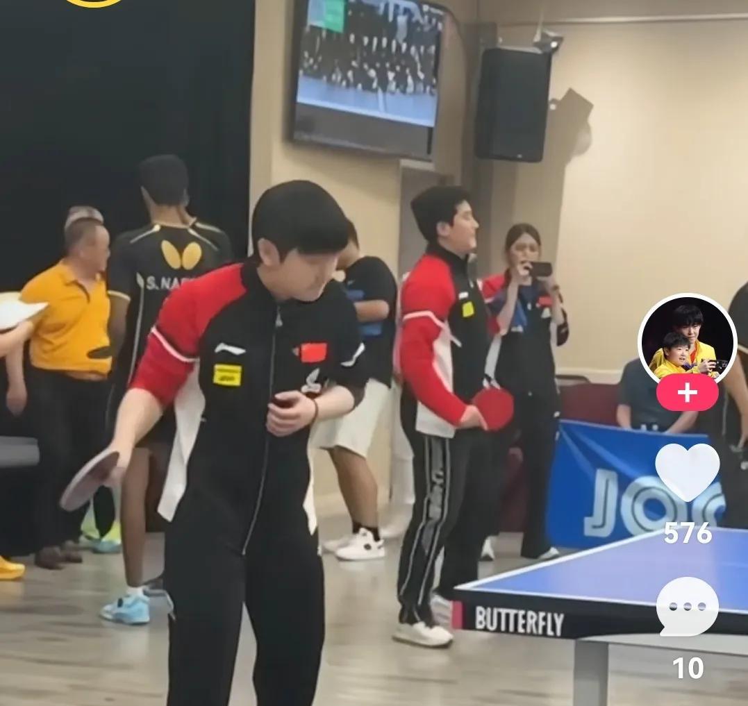 国乒参加中美乒乓交流活动，主力去了好几个，难得放松！莎莎曼昱大迪大胖他