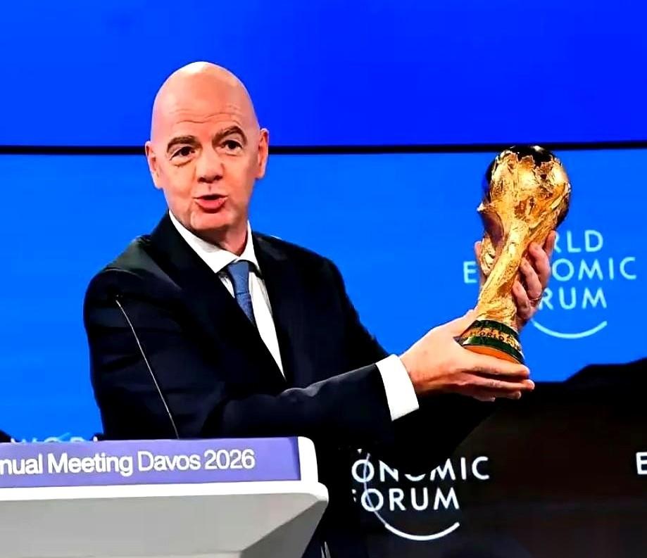 国际足联这笔买卖，算是栽了。一张口，就要3亿美元转播费。我们这边的人，听说只是