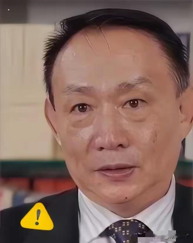 满屏都在扒那个“通天人物”到底是谁。其实答案早就刻在血淋淋的底账上了。卢麒元