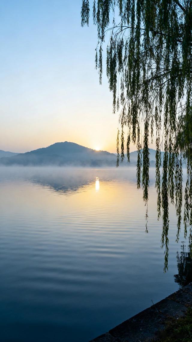 黄石为啥不像湖北城市，这事儿挺有意思。从面积看，它在湖北算小的，和其他地级市比，