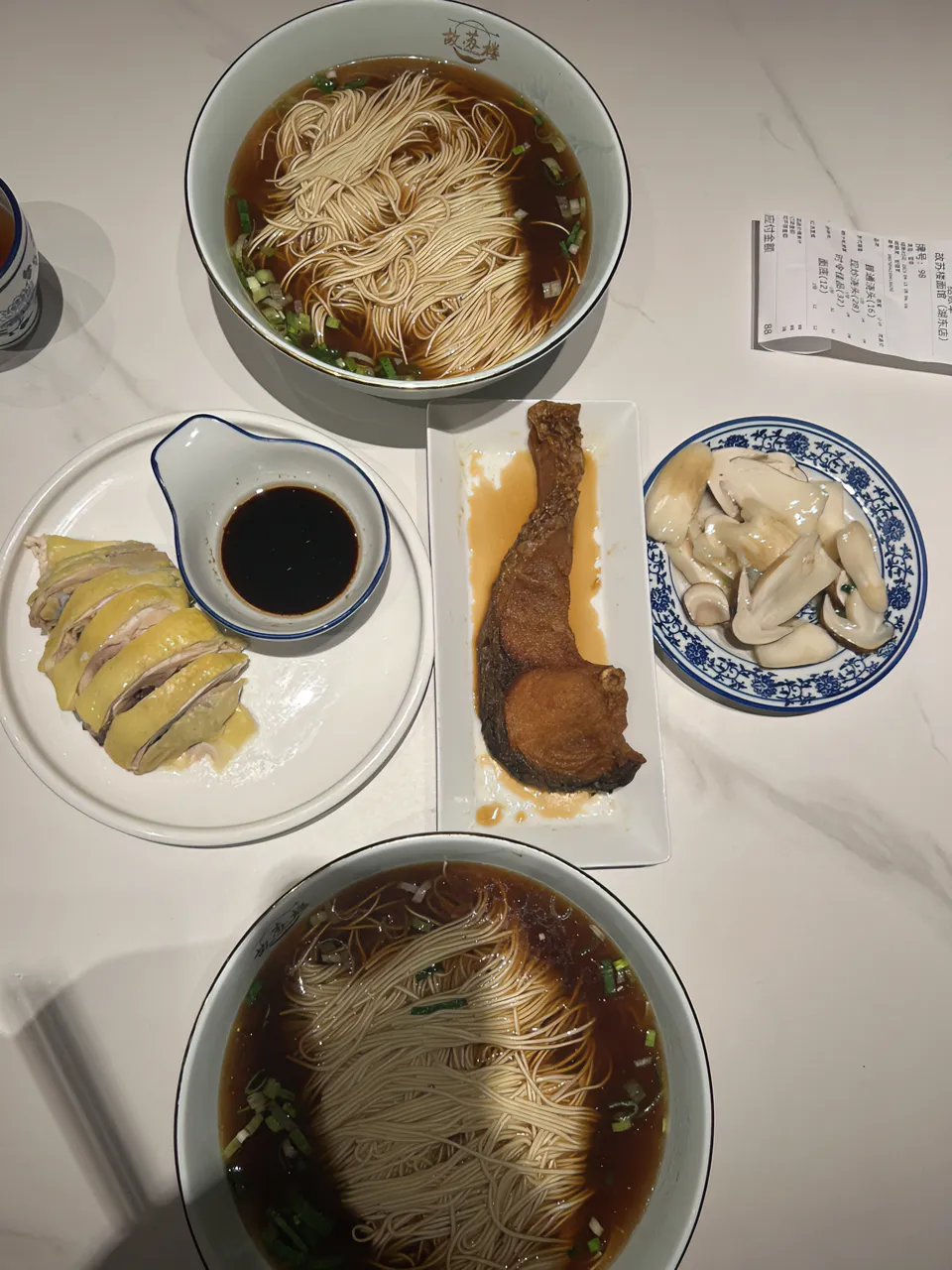 中午简单吃点美食，小区楼下新开的故苏楼，苏州面，2碗面，3浇头，88元