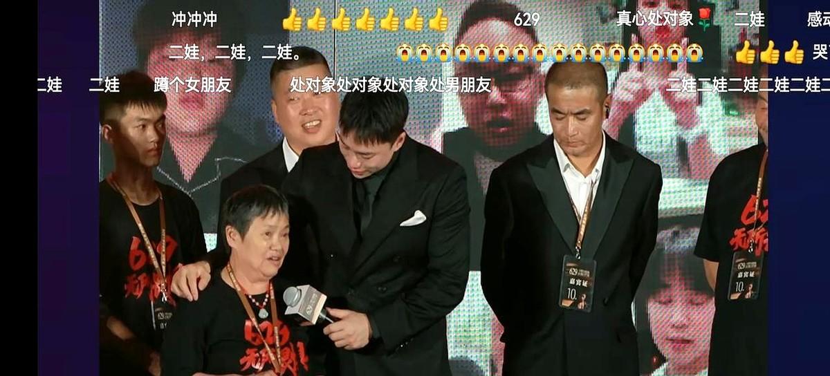 要说互联网最懂得感恩粉丝的莫过于刘二狗，很多人说他做秀，又有哪个网红能拿几百万为
