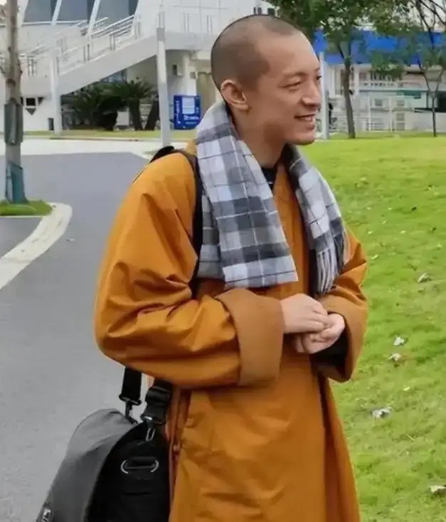 北大数学天才柳智宇出家12年后还俗。他留下了一句让无数人沉默的话：“寺庙里的人际