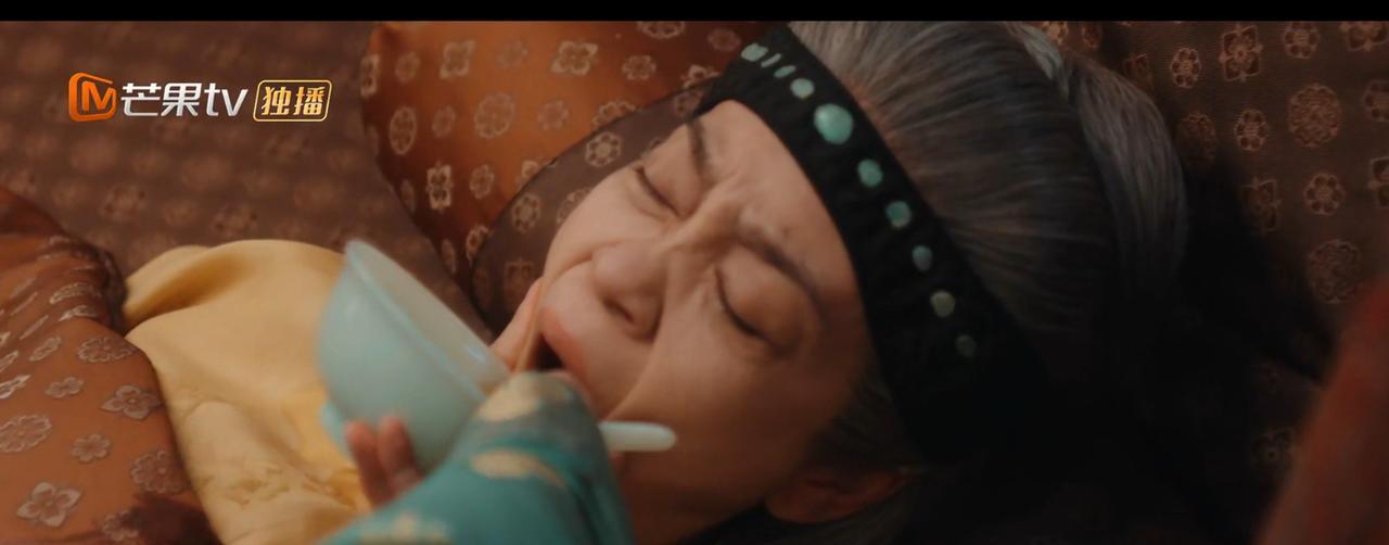 荣筠书这女人，太狠了！谁能想到，她给老夫人灌的药，竟然和二十年前荣老爷暴毙前喝