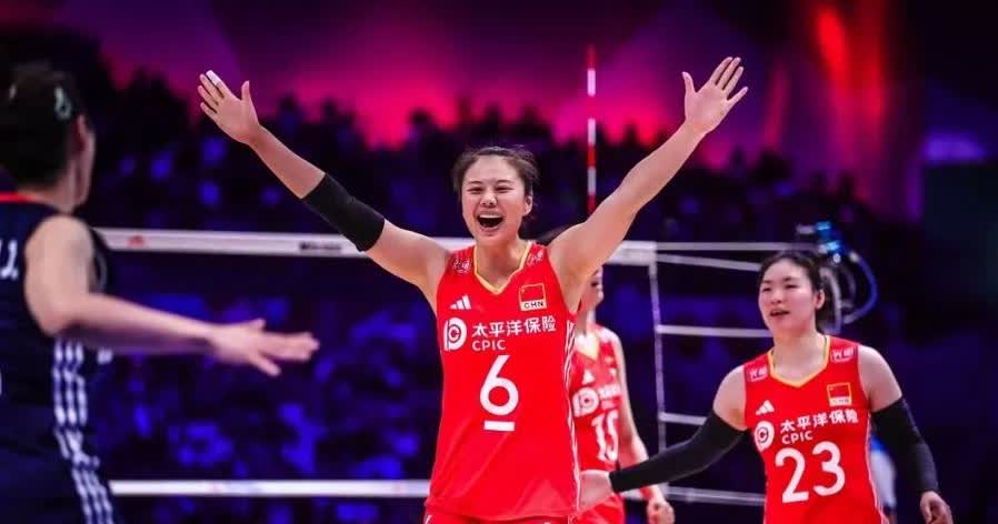 江苏女排精英赛再负东道主浙江女排，年轻的U18边攻常子鑫再现惊人之举。原来常子鑫