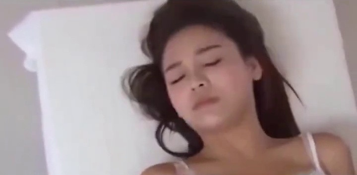 女大学生注射死刑录像，换新衣迎接死亡，浑身颤抖连警都按不住