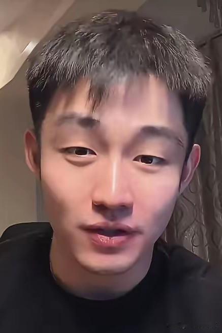 于文红的小男友任任这下是真的把“富婆的钱不是好拿的”焊在现实里了。之前直播里他