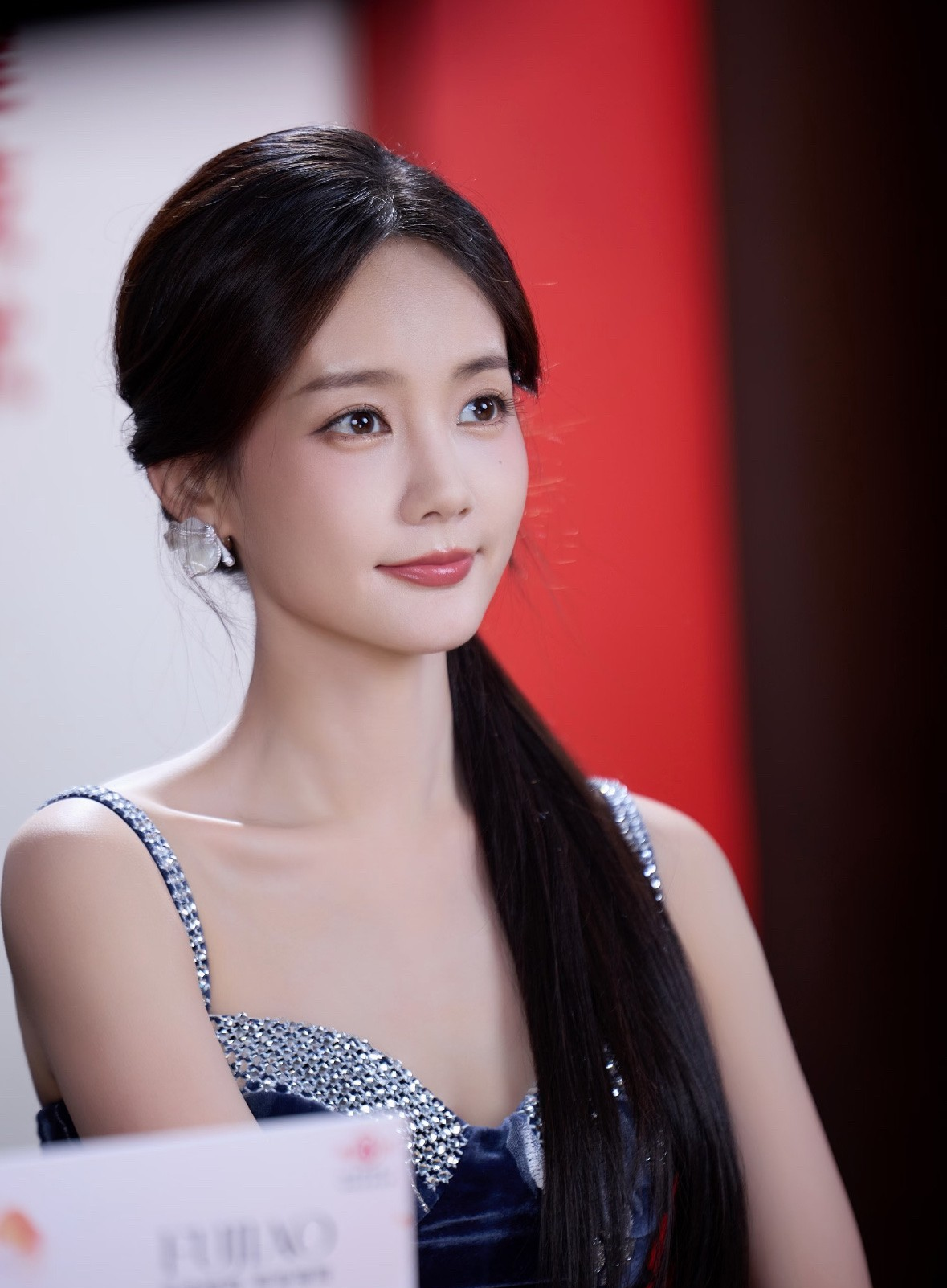 左边是李一桐，右边是赵丽颖，你们觉得哪个漂亮？