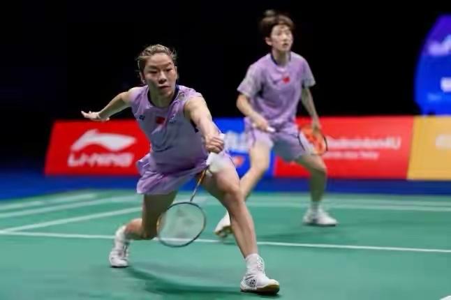 贾一凡/张殊贤在🇨🇭瑞士公开赛的🇨🇳国羽女双德比中获胜，晋级决赛！而鲍