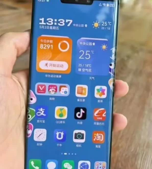 华为手机真让人“无语”！实话说，在这方面确实没有哪个友商比华为更让人“无奈”。完