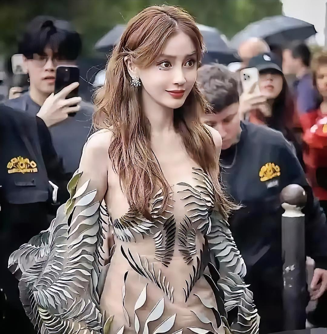 杨颖这辈子估计难进婚姻殿堂喽。可不是还惦记着黄晓明，也不是儿子小海绵不乐意，关键