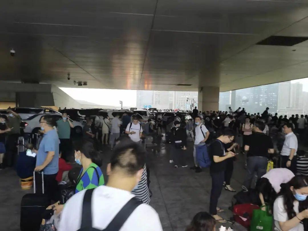 当你月入4000的时候，郑州就是郑州，有挤不完的地铁和公交，吃不完的烩面、胡辣汤