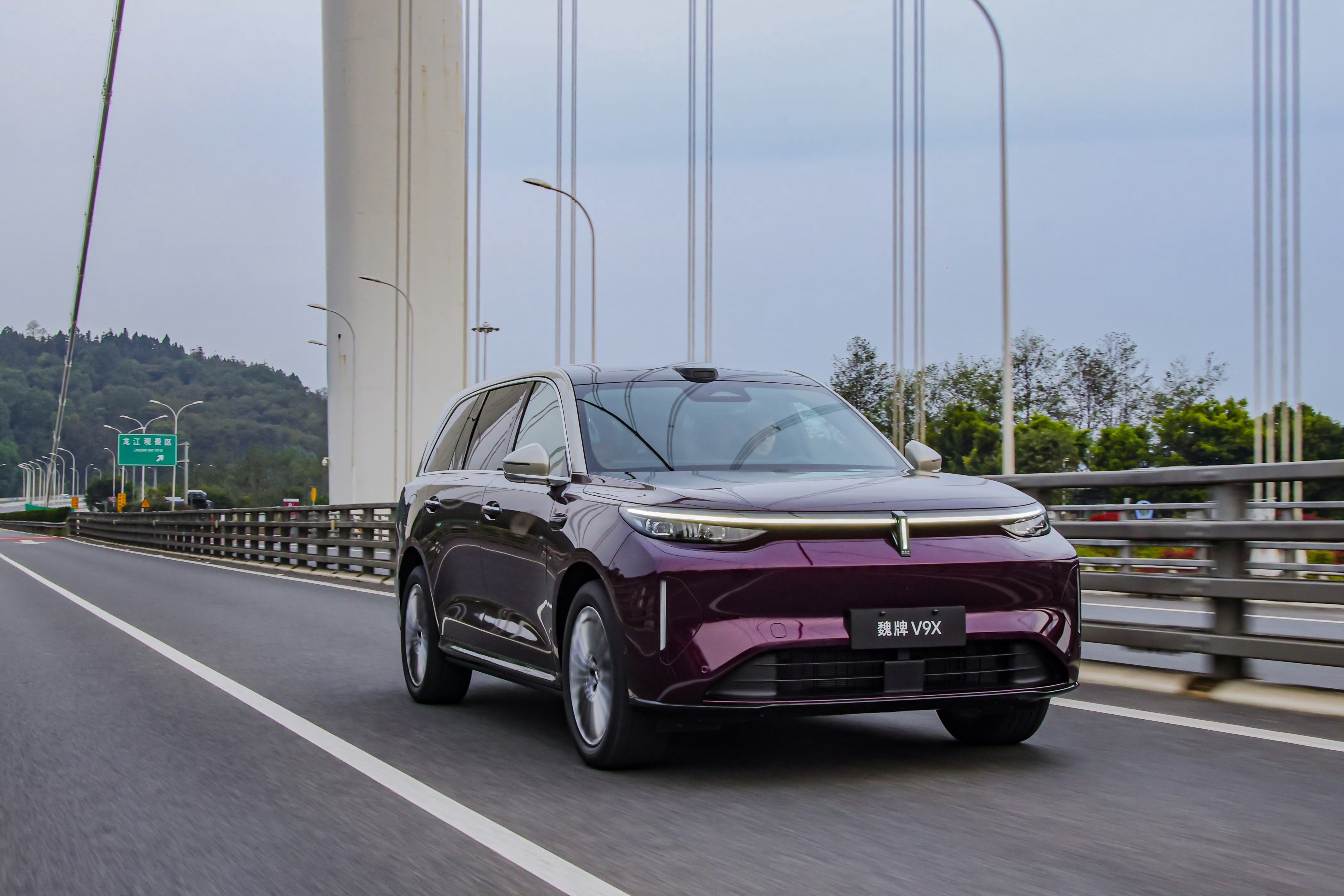 买车为什么一定要有动力冗余魏牌是真敢说啊，官方海报直接开怼，直指增程车的痛点。想